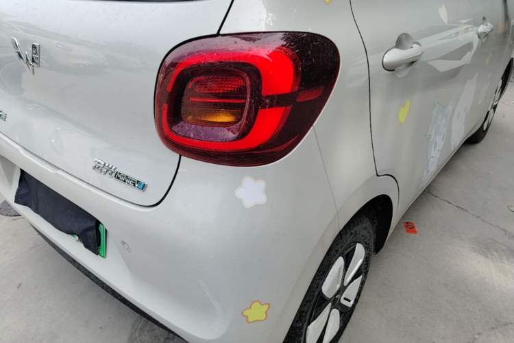Used Wuling Hongguang MINIEV 2025 Four-Door Version Advanced Edition Right Rear Taillight