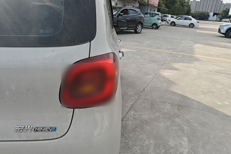 Used Wuling Hongguang MINIEV 2025 Four-Door Version Advanced Edition Right Rear Taillight