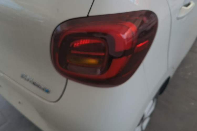 Used Wuling Hongguang MINIEV 2025 Four-Door Version Advanced Edition Right Rear Taillight