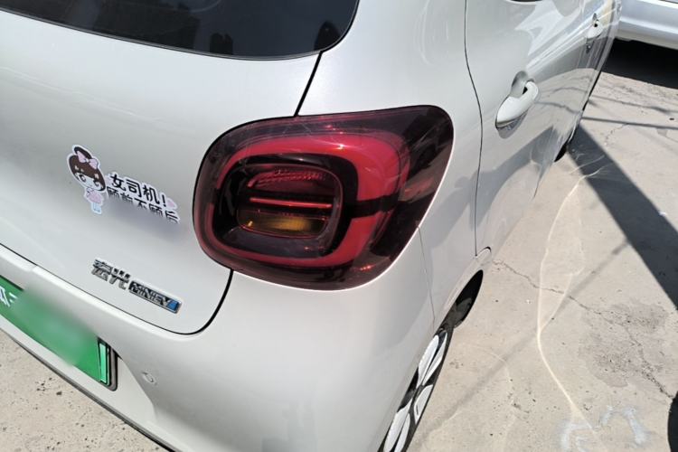 Used Wuling Hongguang MINIEV 2025 Four-Door Version Advanced Edition Right Rear Taillight