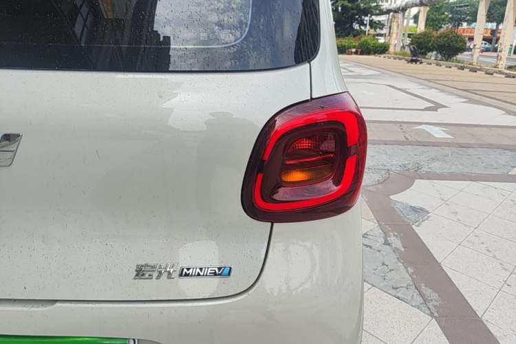 Used Wuling Hongguang MINIEV 2025 Four-Door Version Advanced Edition Right Rear Taillight