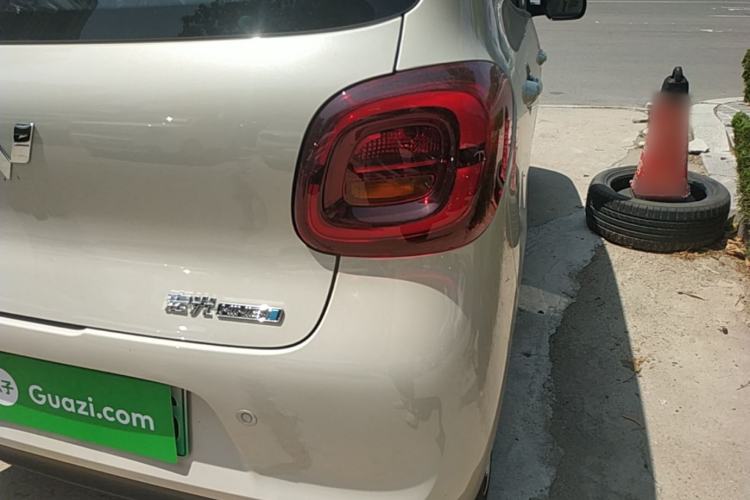 Used Wuling Hongguang MINIEV 2025 Four-Door Version Advanced Edition Right Rear Taillight