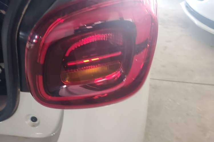 Used Wuling Hongguang MINIEV 2025 Four-Door Version Premium Edition Right Rear Taillight