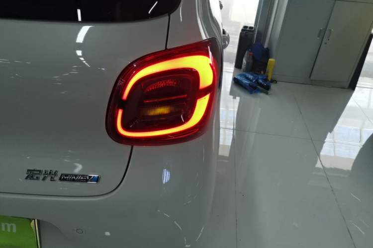 Used Wuling Hongguang MINIEV 2025 Four-Door Version Advanced Edition Right Rear Taillight