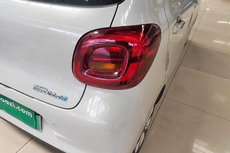 Used Wuling Hongguang MINIEV 2025 Four-Door Version Advanced Edition Right Rear Taillight