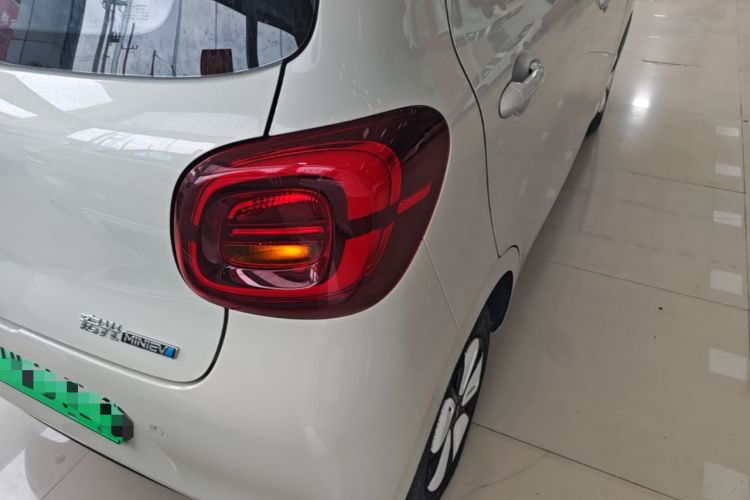 Used Wuling Hongguang MINIEV 2025 Four-Door Version Advanced Edition Right Rear Taillight