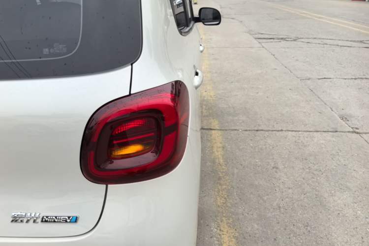 Used Wuling Hongguang MINIEV 2025 Four-Door Version Advanced Edition Right Rear Taillight