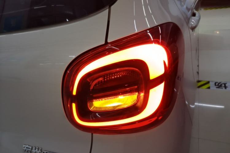 Used Wuling Hongguang MINIEV 2025 Four-Door Version Advanced Edition Right Rear Taillight