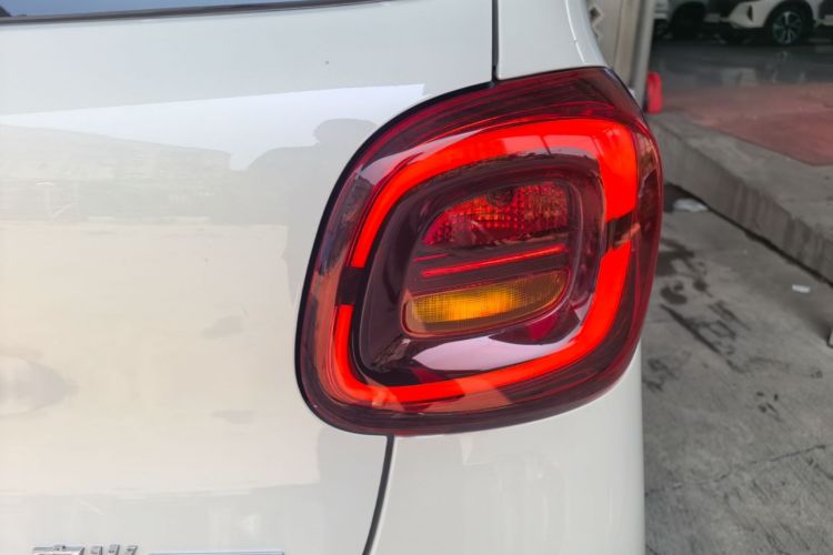 Used Wuling Hongguang MINIEV 2025 Four-Door Version Advanced Edition Right Rear Taillight
