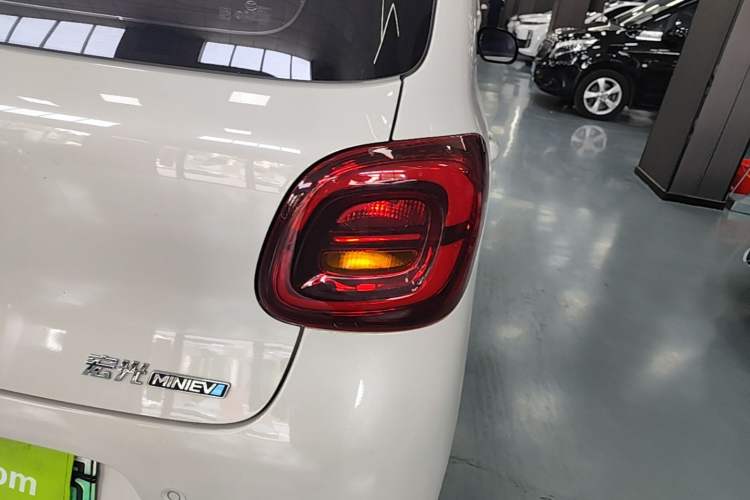 Used Wuling Hongguang MINIEV 2025 Four-Door Version Advanced Edition Right Rear Taillight