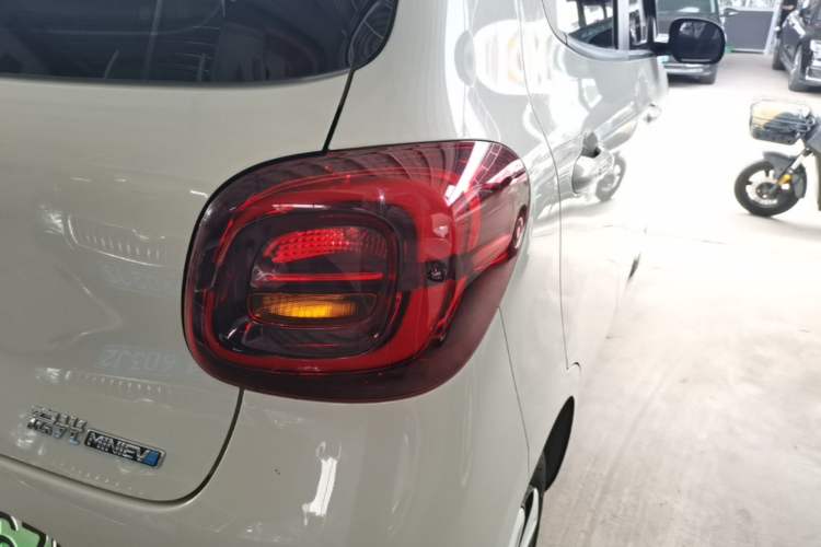 Used Wuling Hongguang MINIEV 2025 Four-Door Version Advanced Edition Right Rear Taillight