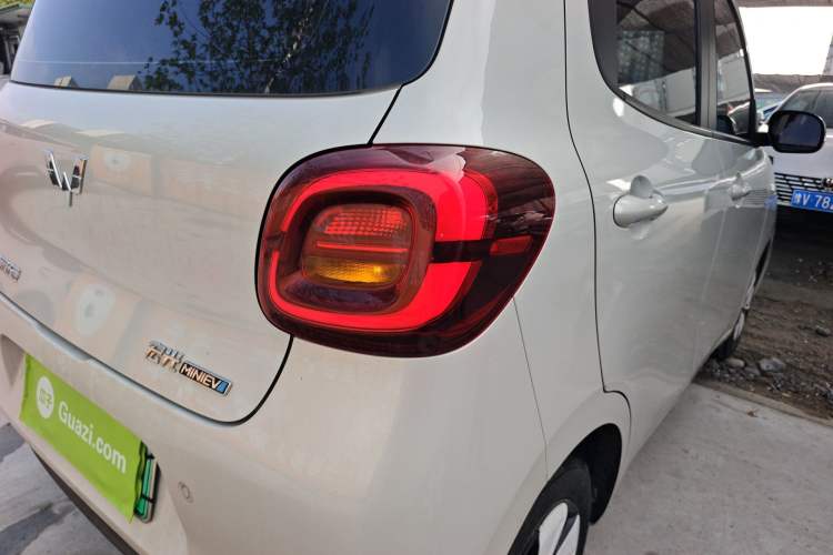 Used Wuling Hongguang MINIEV 2025 Four-Door Version Advanced Edition Right Rear Taillight