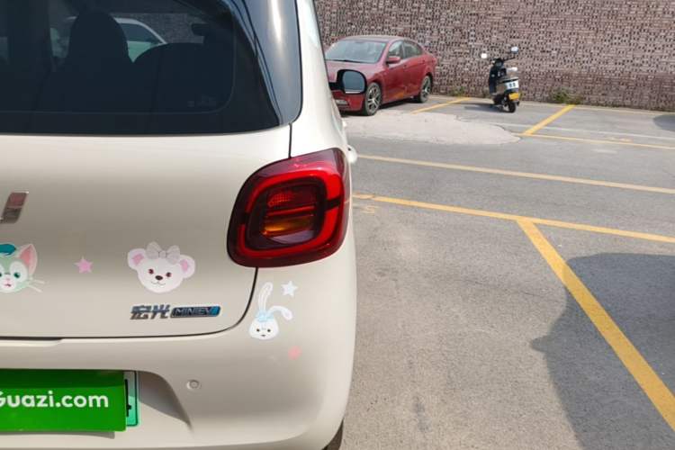 Used Wuling Hongguang MINIEV 2025 Four-Door Version Advanced Edition Right Rear Taillight