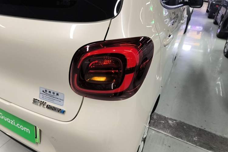 Used Wuling Hongguang MINIEV 2025 Four-Door Version Advanced Edition Right Rear Taillight