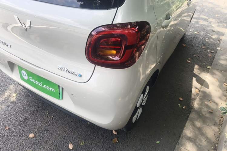 Used Wuling Hongguang MINIEV 2025 Four-Door Version Advanced Edition Right Rear Taillight