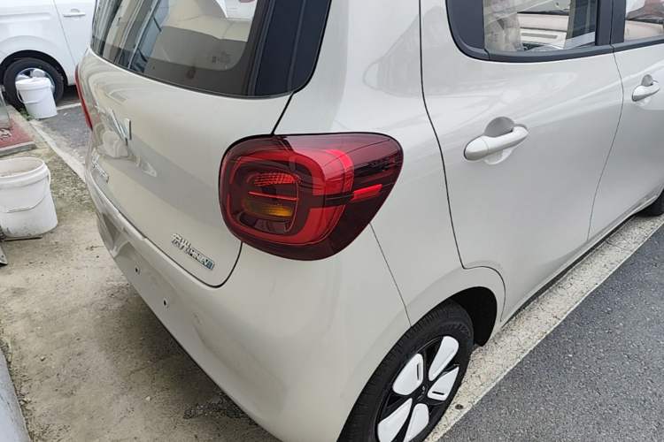Used Wuling Hongguang MINIEV 2025 Four-Door Version Advanced Edition Right Rear Taillight
