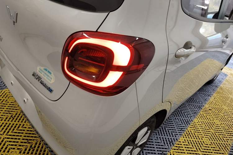 Used Wuling Hongguang MINIEV 2025 Four-Door Version Premium Edition Right Rear Taillight