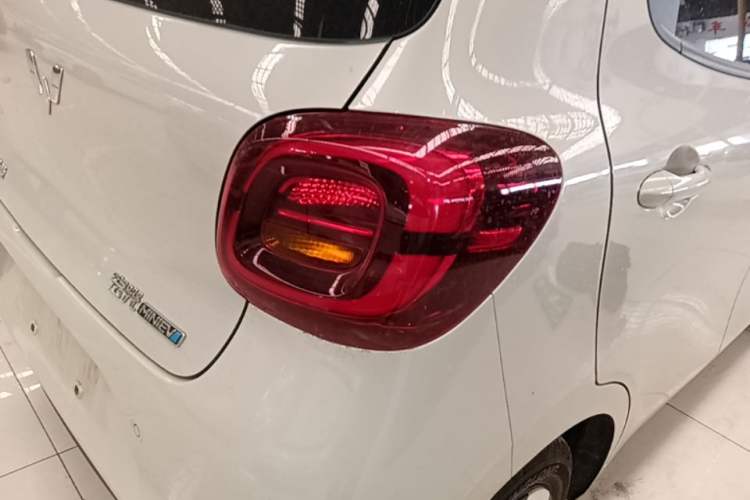Used Wuling Hongguang MINIEV 2025 Four-Door Version Zhenxiang+ Edition Right Rear Taillight