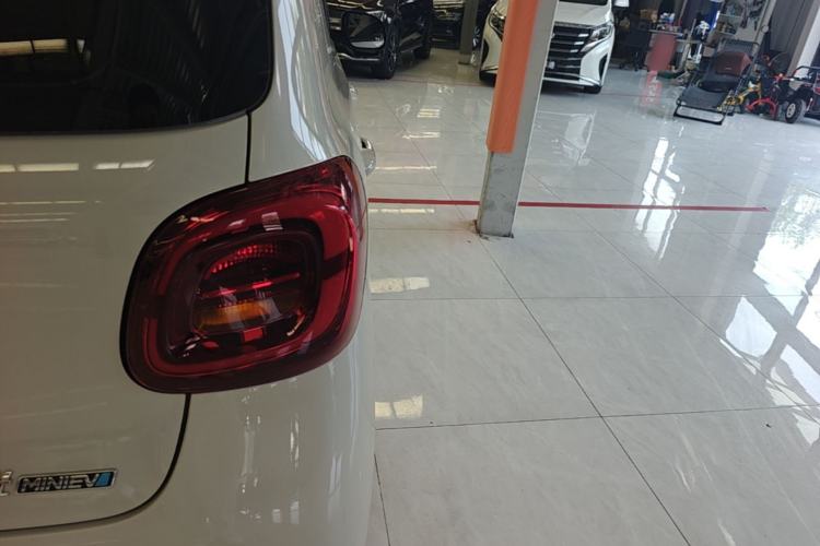 Used Wuling Hongguang MINIEV 2025 Four-Door Version Advanced Edition Right Rear Taillight