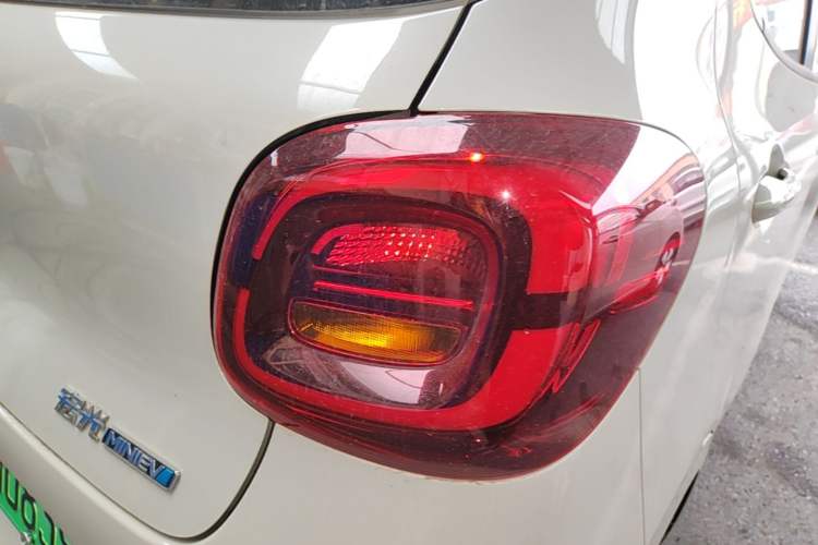 Used Wuling Hongguang MINIEV 2025 Four-Door Version Advanced Edition Right Rear Taillight