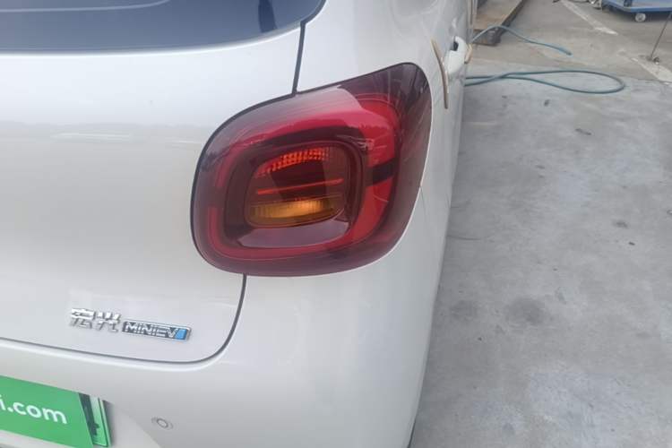 Used Wuling Hongguang MINIEV 2025 Four-Door Version Premium Edition Right Rear Taillight