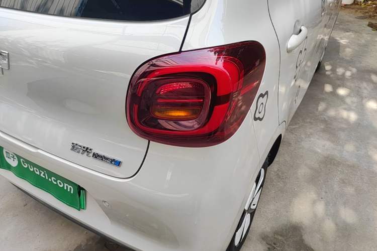 Used Wuling Hongguang MINIEV 2025 Four-Door Version Advanced Edition Right Rear Taillight