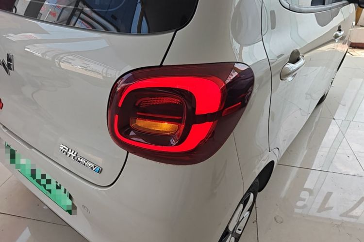 Used Wuling Hongguang MINIEV 2025 Four-Door Version Advanced Edition Right Rear Taillight