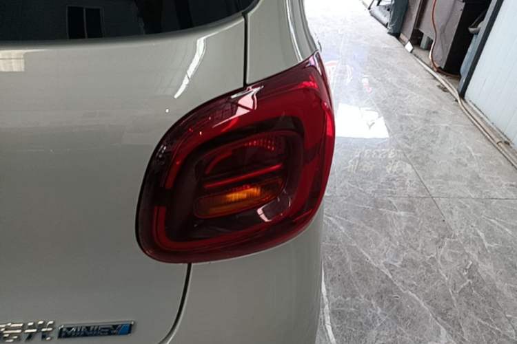 Used Wuling Hongguang MINIEV 2025 Four-Door Version Advanced Edition Right Rear Taillight
