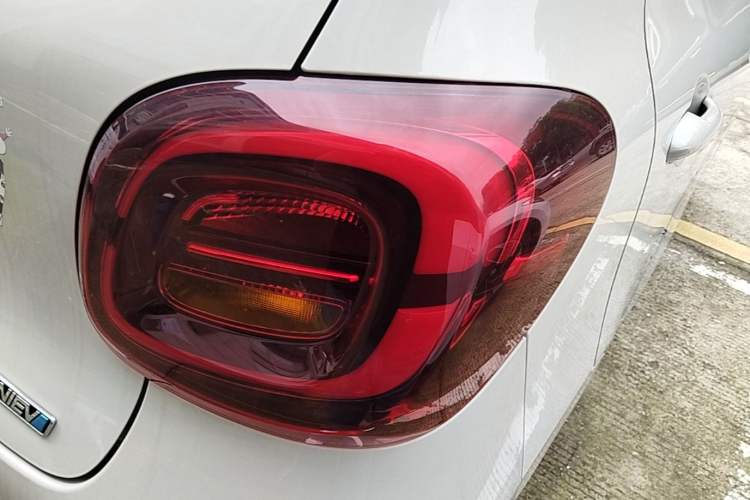 Used Wuling Hongguang MINIEV 2025 Four-Door Version Premium Edition Right Rear Taillight