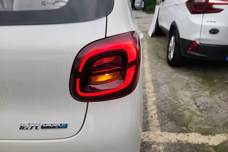 Used Wuling Hongguang MINIEV 2025 Four-Door Version Zhenxiang+ Edition Right Rear Taillight