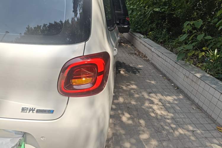 Used Wuling Hongguang MINIEV 2025 Four-Door Version Advanced Edition Right Rear Taillight
