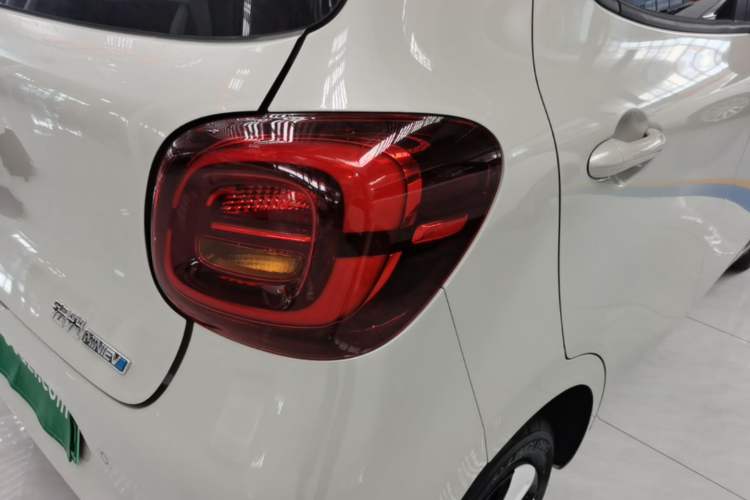 Used Wuling Hongguang MINIEV 2025 Four-Door Version Advanced Edition Right Rear Taillight