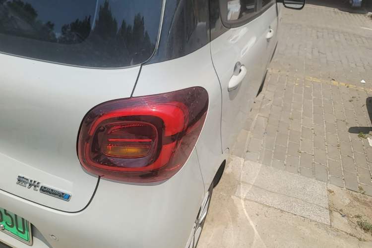 Used Wuling Hongguang MINIEV 2025 Four-Door Version Advanced Edition Right Rear Taillight
