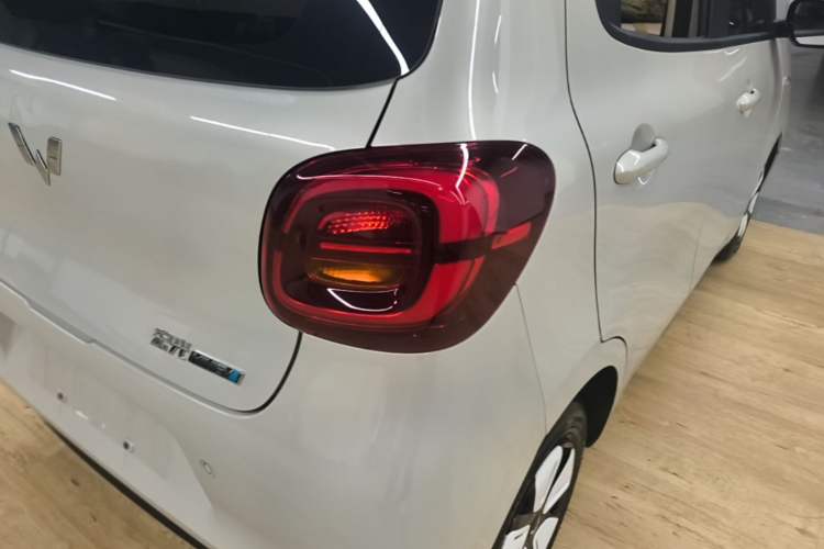 Used Wuling Hongguang MINIEV 2025 Four-Door Version Premium Edition Right Rear Taillight