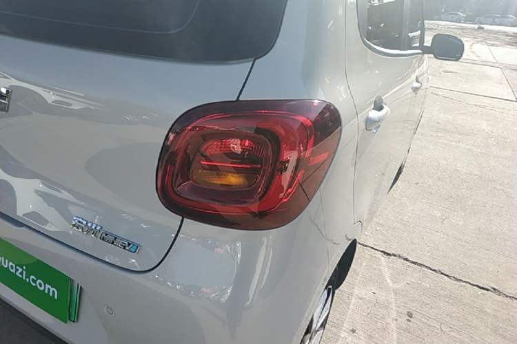 Used Wuling Hongguang MINIEV 2025 Four-Door Version Advanced Edition Right Rear Taillight