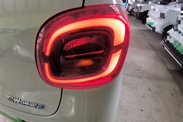 Used Wuling Hongguang MINIEV 2025 Four-Door Version Advanced Edition Right Rear Taillight
