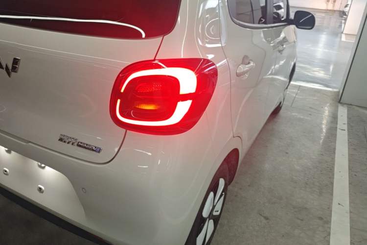 Used Wuling Hongguang MINIEV 2025 Four-Door Version Advanced Edition Right Rear Taillight