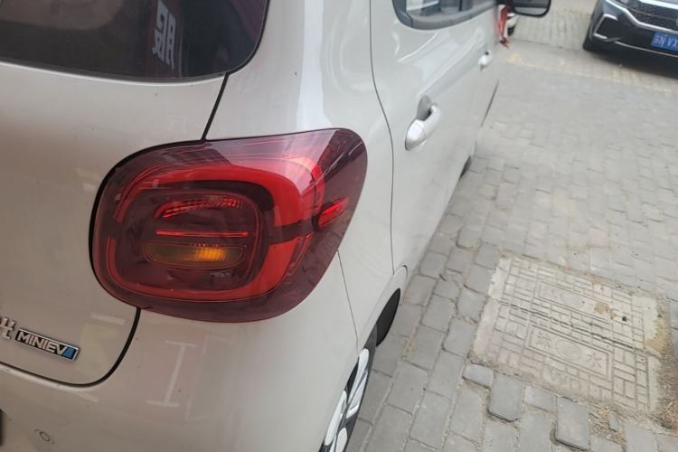 Used Wuling Hongguang MINIEV 2025 Four-Door Version Advanced Edition Right Rear Taillight