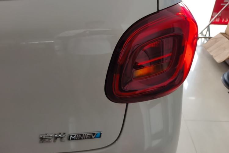 Used Wuling Hongguang MINIEV 2025 Four-Door Version Advanced Edition Right Rear Taillight