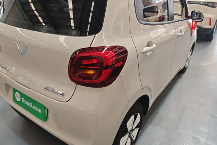 Used Wuling Hongguang MINIEV 2025 Four-Door Version Advanced Edition Right Rear Taillight