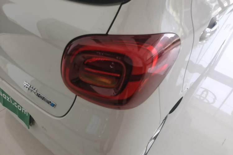 Used Wuling Hongguang MINIEV 2025 Four-Door Version Advanced Edition Right Rear Taillight