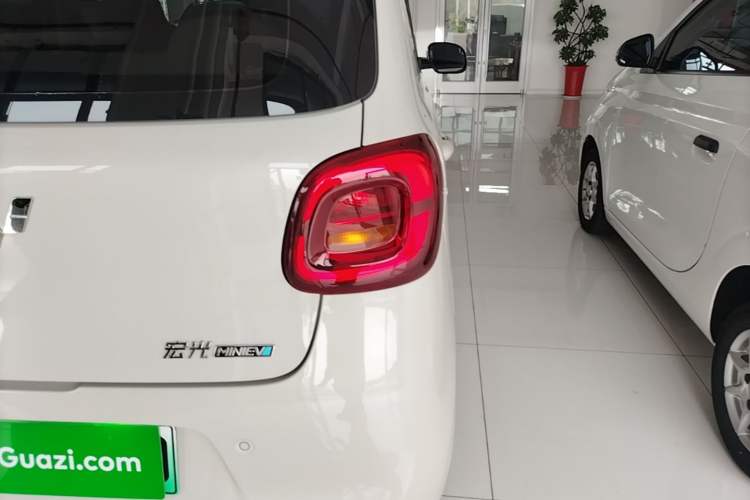 Used Wuling Hongguang MINIEV 2025 Four-Door Version Advanced Edition Right Rear Taillight