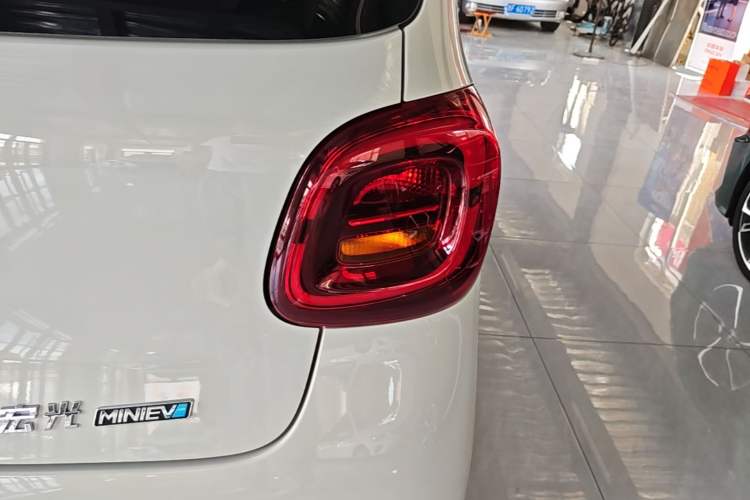 Used Wuling Hongguang MINIEV 2025 Four-Door Version Advanced Edition Right Rear Taillight