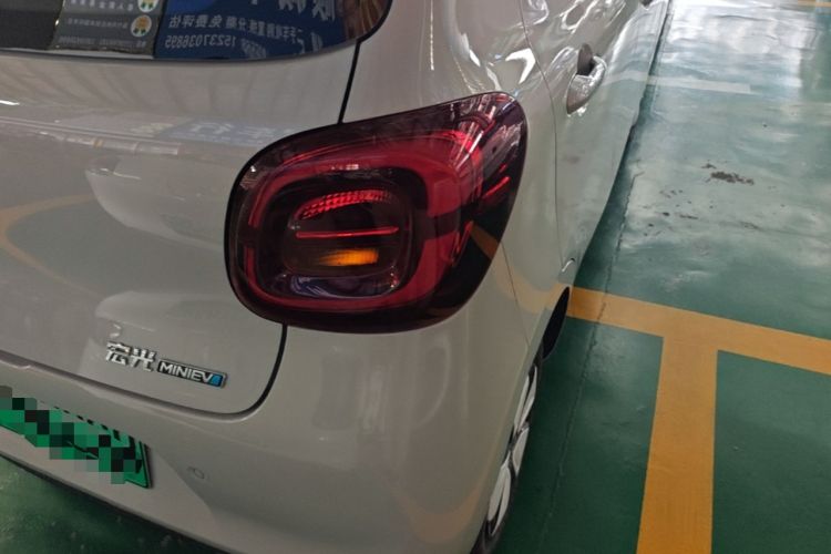 Used Wuling Hongguang MINIEV 2025 Four-Door Version Advanced Edition Right Rear Taillight