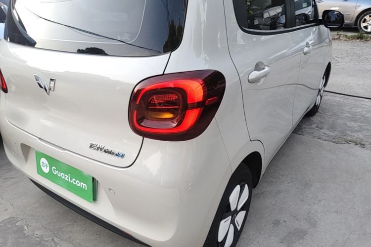 Used Wuling Hongguang MINIEV 2025 Four-Door Version Advanced Edition Right Rear Taillight
