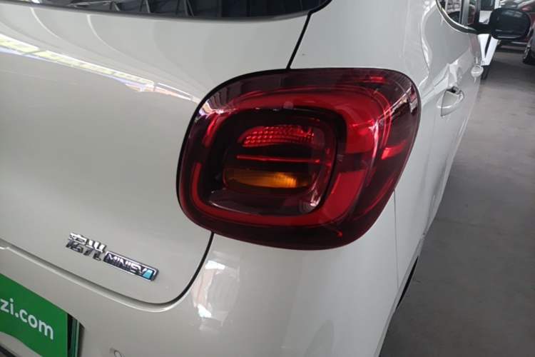 Used Wuling Hongguang MINIEV 2025 Four-Door Version Advanced Edition Right Rear Taillight