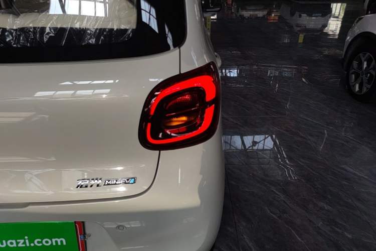 Used Wuling Hongguang MINIEV 2025 Four-Door Version Advanced Edition Right Rear Taillight