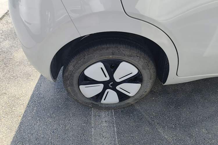 Used Wuling Hongguang MINIEV 2025 Four-Door Version Zhenxiang+ Edition Right Rear Wheel Hub