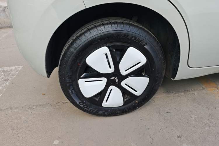 Used Wuling Hongguang MINIEV 2025 Four-Door Version Advanced Edition Right Rear Wheel Hub