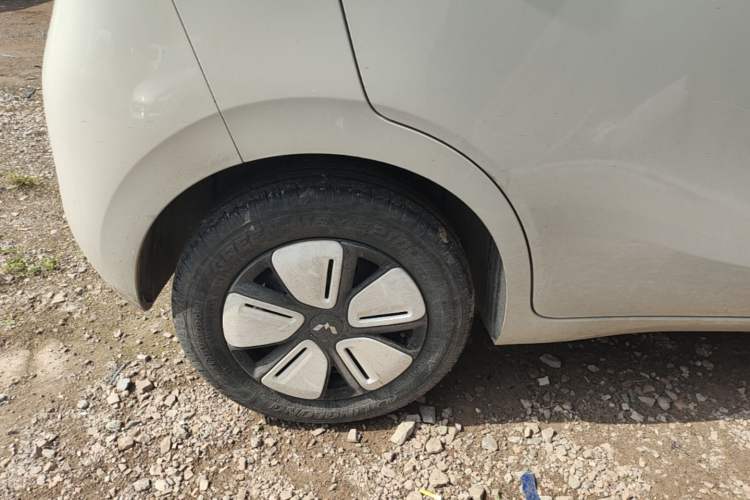 Used Wuling Hongguang MINIEV 2025 Four-Door Version Advanced Edition Right Rear Wheel Hub
